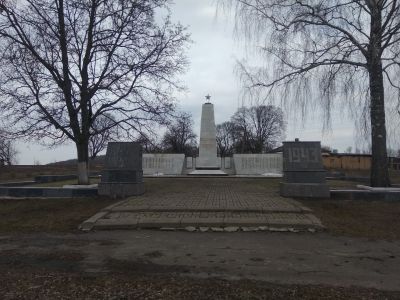 Братская могила воинов Советской Армии, погибших в период Великой Отечественной войны