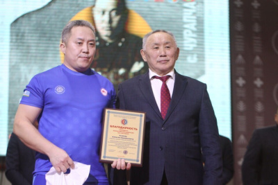 Алексей Агапов из Якутии стал первым заслуженным тренером России по мас-рестлингу / Дьулустаан Сергеев   