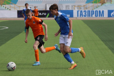 Якутская команда уступила в домашнем матче Юношеской футбольной лиги / Дьулустаан Сергеев   