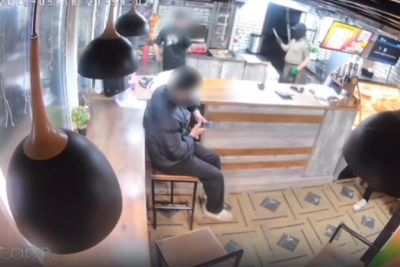 Мужчина в камуфляже с ножом напал на шаурмичную в Якутске / ЯСИА Якутск Якутск Республика Саха (Якутия)