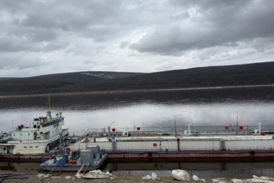 Ленская нефтебаза «Саханефтегазсбыта» открыла навигацию 2025 года / ЯСИА   