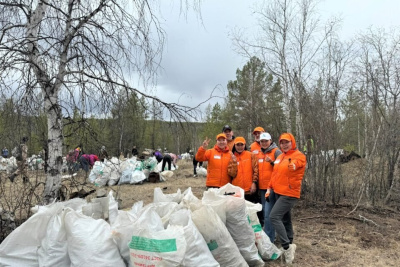 В Якутске волонтеры «Полиметалла» приняли участие в субботнике-плоггинге / ЯСИА   