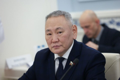 Сенатор Сахамин Афанасьев рассказал о мерах поддержки молодых семей / ЯСИА   