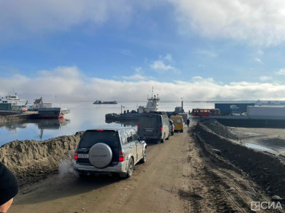 Заработала паромная переправа Якутск — Нижний Бестях / Николай Борисов   