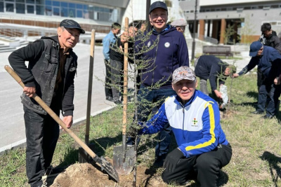 В Якутии отметили Всемирный день борьбы посадкой деревьев в честь олимпийцев / ЯСИА   