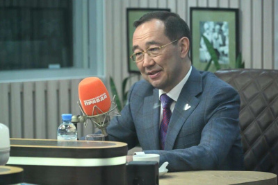 Глава Якутии поздравил «Комсомольскую правду» со 100-летием / ЯСИА   