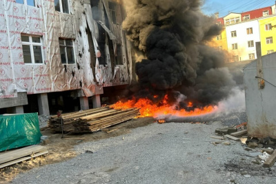 Стали известны подробности пожара на стройплощадке школы №1 в Якутске / Саина Титова Якутск Якутск Республика Саха (Якутия)