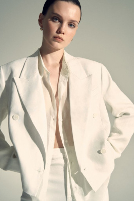 Двубортный укороченный жакет