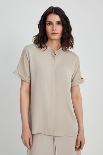 Блузка с коротким рукавом и воротником-стойкой