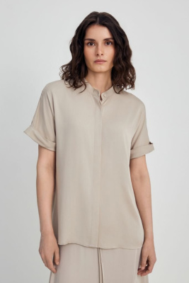 Блузка с коротким рукавом и воротником-стойкой