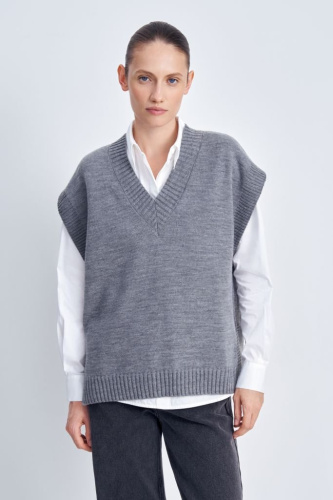 Жилет из шерсти с v-образным вырезом