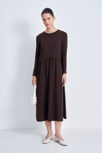 Трикотажное платье с длинным рукавом