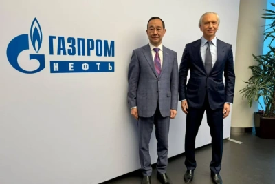 Вопросы реализации проектов «Газпром нефти» обсудили Айсен Николаев и Александр Дюков / ЯСИА   