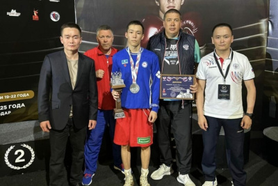 Боксеры Якутии стали призёрами юниорского первенства России / Дьулустаан Сергеев   