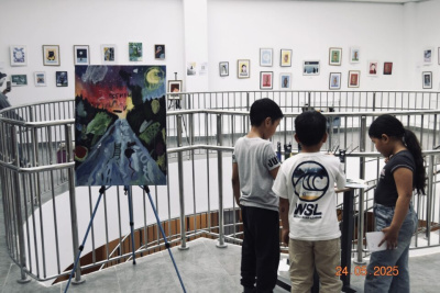 В SMART-библиотеке Якутска открылась выставка юных художников «Мир детства» / ЯСИА   