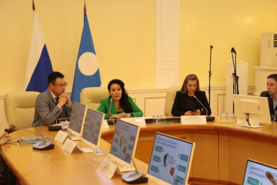 В Минфине Якутии обсудили программу долгосрочных сбережений / Дьулустаан Сергеев   