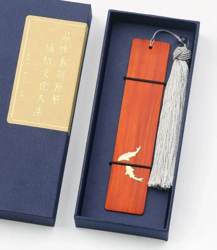 Закладка для книг "Знакомство" (сандаловое дерево)