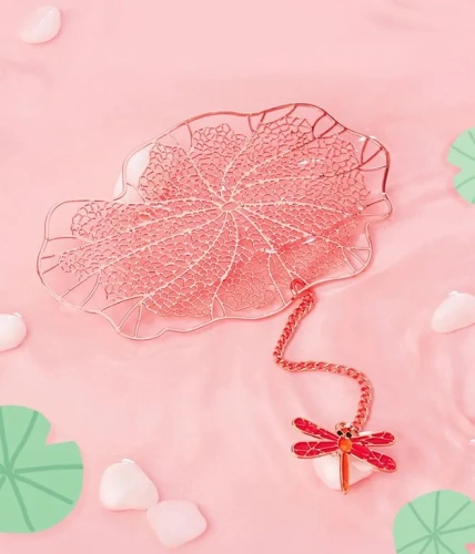 Закладка для книг с подвеской "Изящный лист лотоса" (латунь с покрытием под розовое золото)