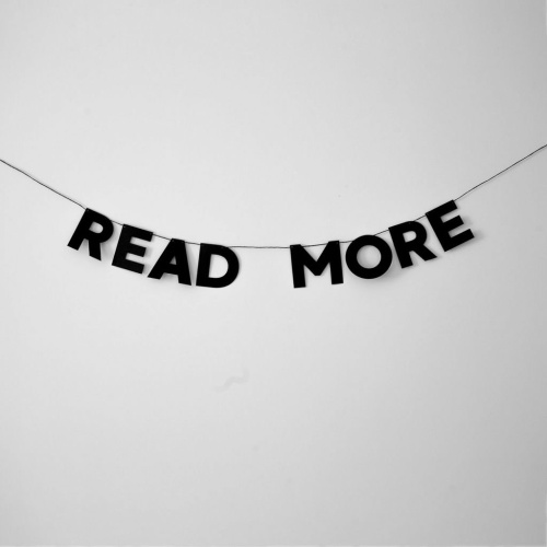 Гирлянда "READ MORE"