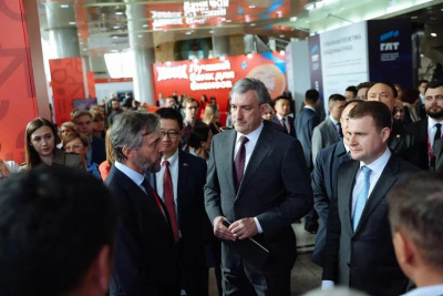 Чекунков посетил стенд компании «Железные дороги Якутии» на форуме «АмурЭкспо» / ЯСИА   