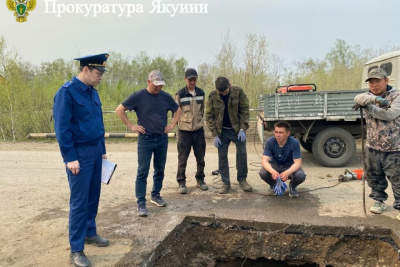 Провал образовался на мосту в Нюрбе. Движение перекрыто / ЯСИА   