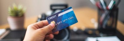 Крупные банки ограничили выдачу кредитных карт в одни руки