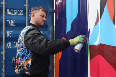 Уличные художники из Забайкалья создали арт-объект в Якутске и дали мастер-класс / Нарыйа Пахомова Якутск Якутск Республика Саха (Якутия)