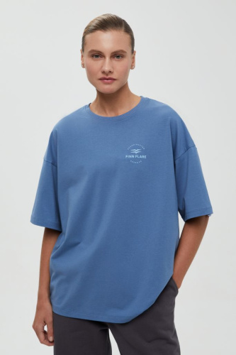 Оверсайз футболка со спущенным плечом