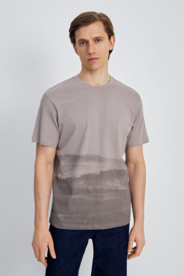 Свободная футболка с принтом