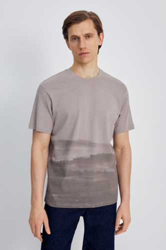 Свободная футболка с принтом