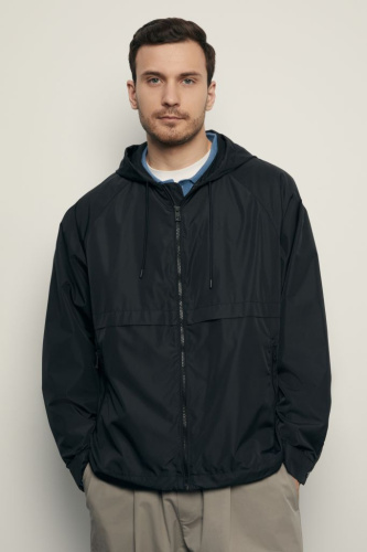 Ветровка с капюшоном