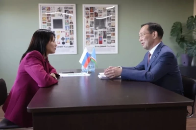 Айсен Николаев провёл рабочую встречу с представителем АНО «АСИ» Ольгой Куриловой / ЯСИА   