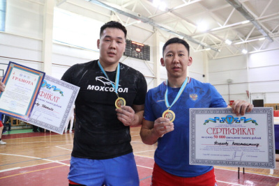 Мас-рестлеры из Таттинского улуса стали абсолютными чемпионами турнира в Амге / Дьулустаан Сергеев   