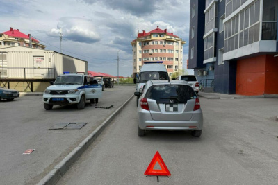 В Якутске автомобиль сбил 8-летнего ребенка, катавшегося на самокате / ЯСИА   