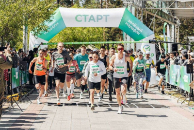 «Зелёный марафон» объединил около 4 тысяч бегунов и болельщиков в городах Байкальского банка / ЯСИА   