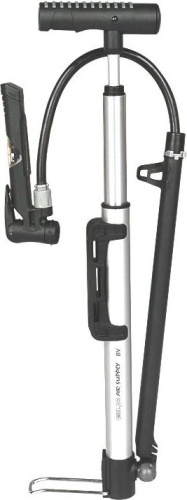 Компактный насос GIYO GM-821 с манометром, шлангом и упором (серебристый / черный)