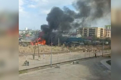 В микрорайоне ДСК в Якутске вспыхнул пожар            
                UPD / Саина Титова Якутск Якутск Республика Саха (Якутия)