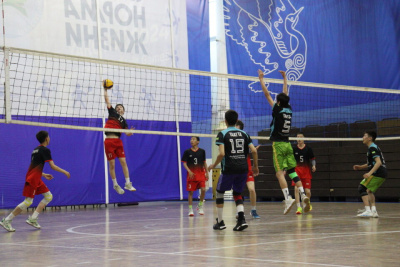 Начались матчи по волейболу Спартакиады учащихся Якутии / Дьулустаан Сергеев   