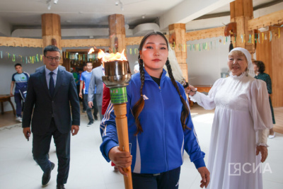 В Доме Арчы зажгли огонь Спартакиады учащихся Якутии / Дьулустаан Сергеев   