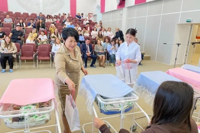 В Якутске состоялась выписка малышей, родившихся в День защиты детей / ЯСИА   