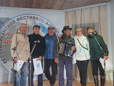 Поддержка авторской песни в республике может стать доброй традицией коллектива /  Алдан Алданский 