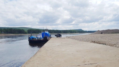 Ассоциация строителей АЯМ заботится о чистоте акватории причала /  Алдан Алданский 