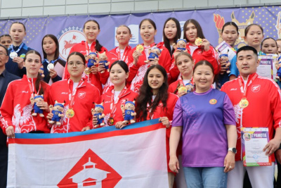 На Спартакиаде учащихся в Якутске наградили легкоатлетов и волейболистов / Нарыйа Пахомова Якутск Якутск Республика Саха (Якутия)