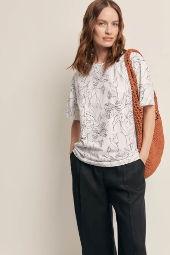 Футболка свободного силуэта с цветочным принтом