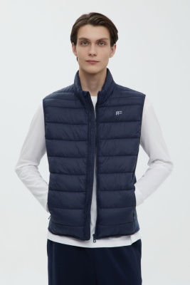 Утепленный жилет с воротником-стойкой