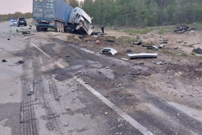 В Хангаласском районе внедорожник столкнулся с грузовиком: погибли два человека / ЯСИА   