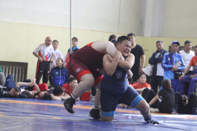 Борцовская сборная Якутска признана лучшей на Спартакиаде учащихся / Дьулустаан Сергеев   