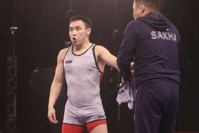 В турнире братьев Морфуновых определены сильнейшие борцы в четырех весах / Дьулустаан Сергеев   