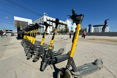 Власти Якутска планируют разработать меры по контролю езды на электросамокатах ночью / ЯСИА   