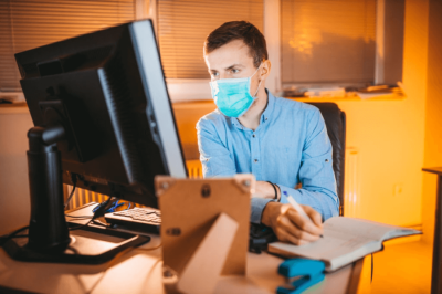 Власти Якутии рекомендуют перевести на "удаленку" 50% сотрудников предприятий / Дмитрий Осипов   Республика Саха (Якутия)